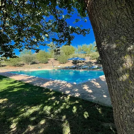 Villa Large - Sleeps 10 - Pool - Pergola - Playground For Children - Wifi Petroro