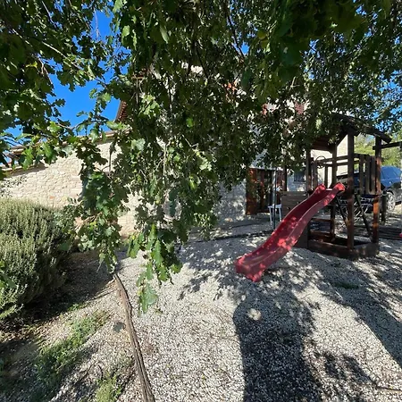 Detached With Games Room, Pool, And Panoramic Views In San Damiano Villa *