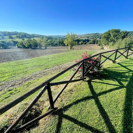 Detached With Games Room, Pool, And Panoramic Views In San Damiano וילה