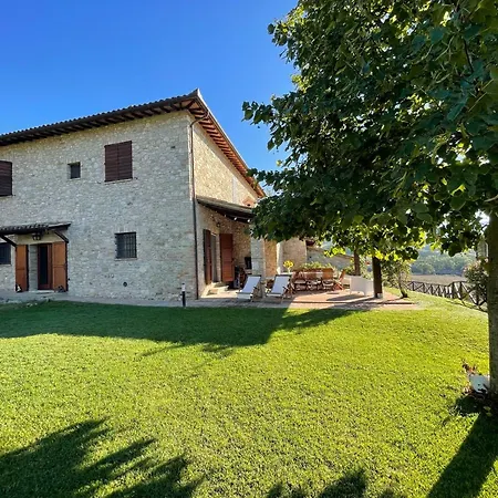 Detached With Games Room, Pool, And Panoramic Views In San Damiano וילה Petroro