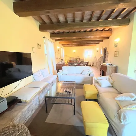 Villa Detached With Games Room, Pool, And Panoramic Views In San Damiano Petroro