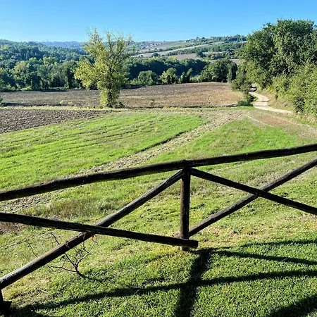 Detached With Games Room, Pool, And Panoramic Views In San Damiano * Petroro