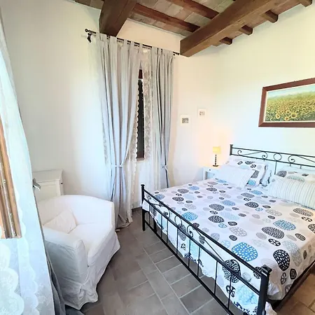 Detached With Games Room, Pool, And Panoramic Views In San Damiano * Petroro