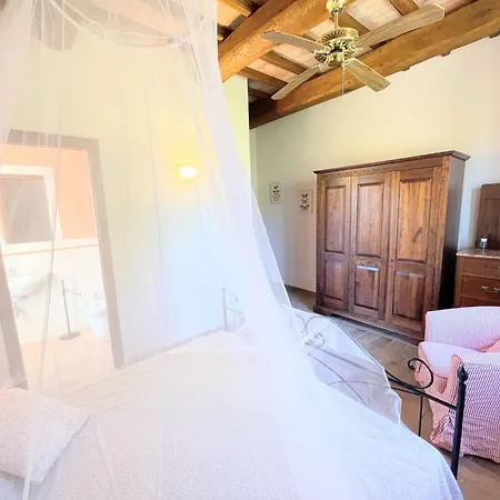 וילה Detached With Games Room, Pool, And Panoramic Views In San Damiano *