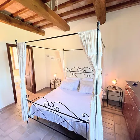 וילה Detached With Games Room, Pool, And Panoramic Views In San Damiano Petroro