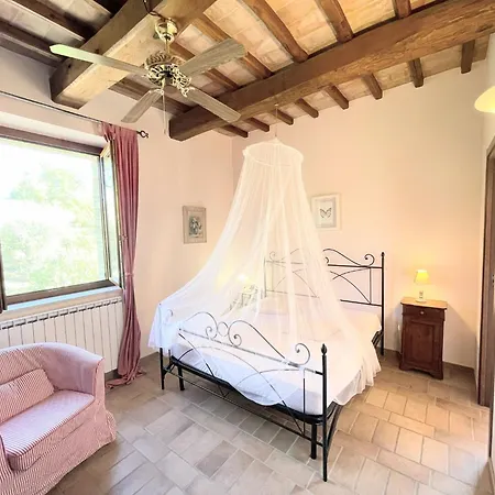 Detached With Games Room, Pool, And Panoramic Views In San Damiano * Petroro