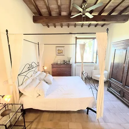 Detached With Games Room, Pool, And Panoramic Views In San Damiano