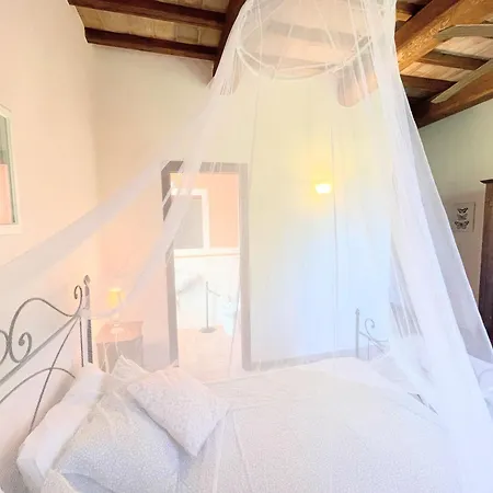 Detached With Games Room, Pool, And Panoramic Views In San Damiano וילה