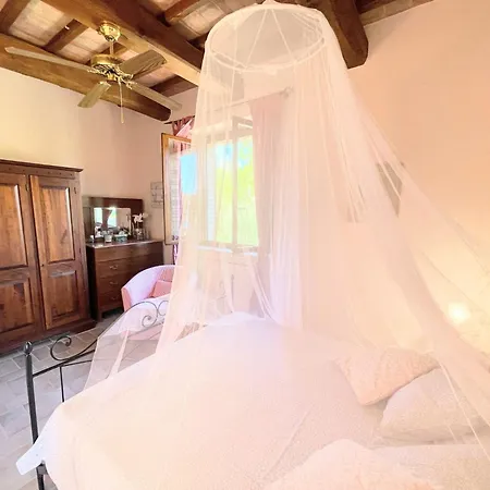 Detached With Games Room, Pool, And Panoramic Views In San Damiano Villa *