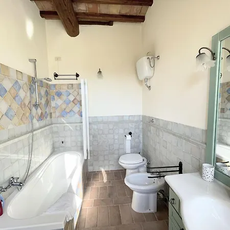 Detached With Games Room, Pool, And Panoramic Views In San Damiano Villa Petroro