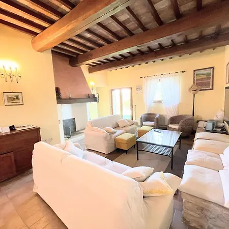 Villa Detached With Games Room, Pool, And Panoramic Views In San Damiano Petroro
