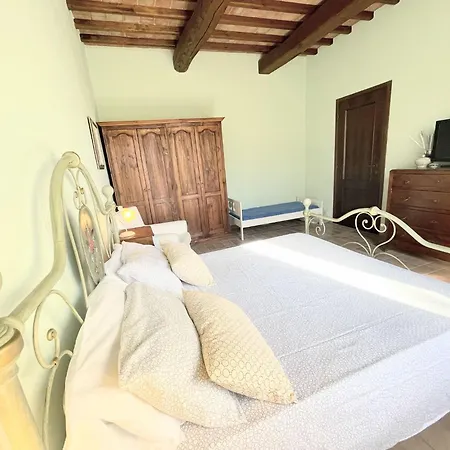 Detached With Games Room, Pool, And Panoramic Views In San Damiano
