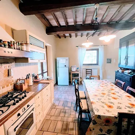 וילה Detached With Games Room, Pool, And Panoramic Views In San Damiano *