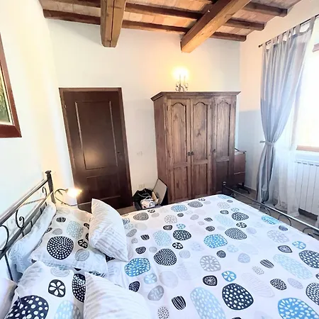 Detached With Games Room, Pool, And Panoramic Views In San Damiano * Petroro