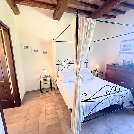 Detached With Games Room, Pool, And Panoramic Views In San Damiano וילה