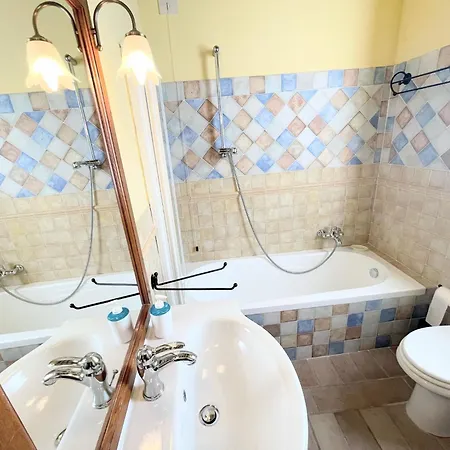 Detached With Games Room, Pool, And Panoramic Views In San Damiano Villa Petroro