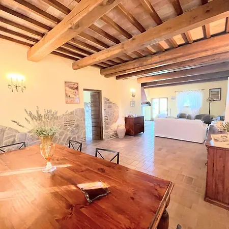 Detached With Games Room, Pool, And Panoramic Views In San Damiano