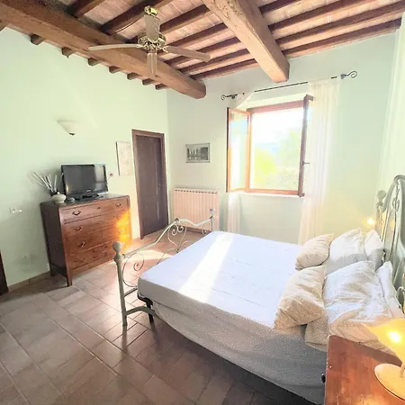 Detached With Games Room, Pool, And Panoramic Views In San Damiano וילה