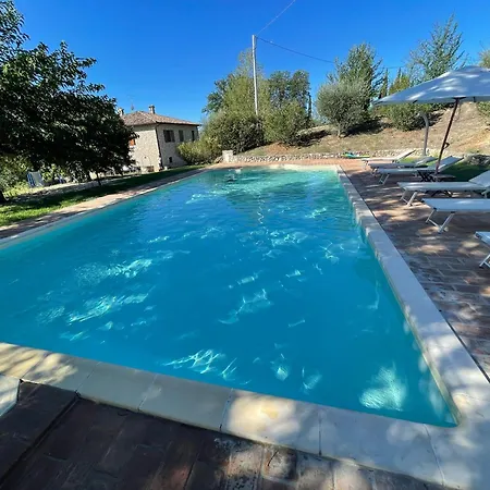 Detached With Games Room, Pool, And Panoramic Views In San Damiano Villa *